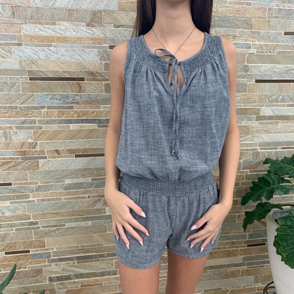 MOSSIMO SLEEVELESS CHAMBRAY ONEZIE - ROMPER XS